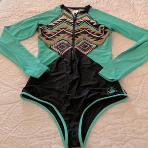 Body glove long sleeve suit